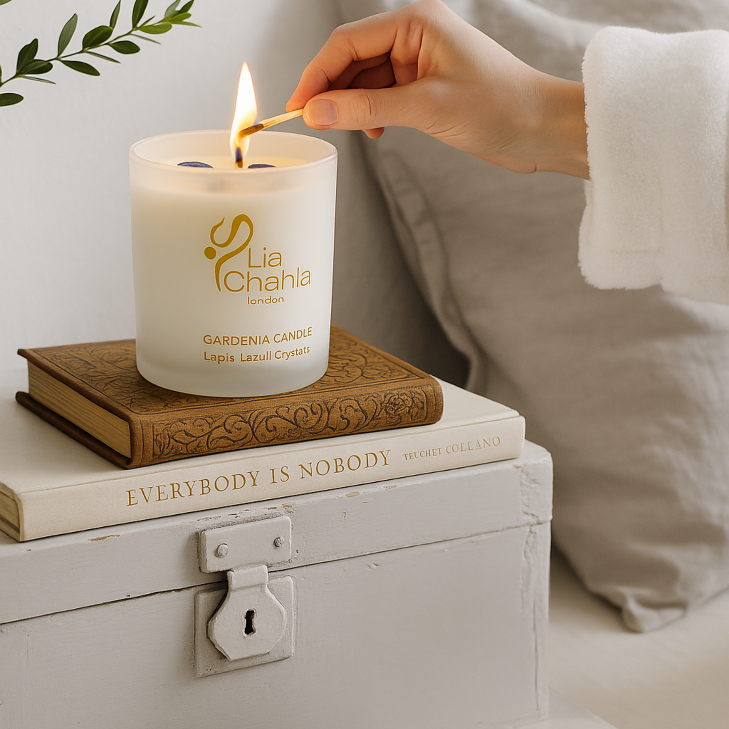 Gardenia Candle with Lapis Lazuli Crystals (60 Hrs)